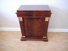 Lade das Bild in den Galerie-Viewer, Empire Biedermeier Kommode Schrank Halbschrank Mahagoni um 1815 restauriert