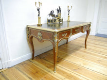 Lade das Bild in den Galerie-Viewer, Bureau Plat Schreibtisch Sekretär Figuren Bronze Rosenholz 1900 restauriert