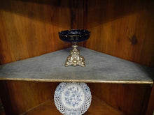 Lade das Bild in den Galerie-Viewer, Biedermeier Eckvitrine Eckschrank Vitrine Kirschbaum restauriert um 1820