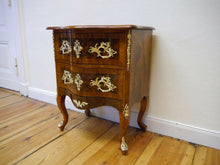 Lade das Bild in den Galerie-Viewer, Barock Kommode Dresdner Barock Nussbaum Wurzelholz um 1870 restauriert