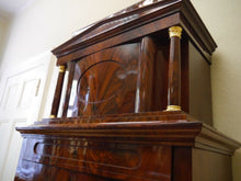Lade das Bild in den Galerie-Viewer, Biedermeier Sekretär Mahagoni mit Aufsatz signiert in Hamburg 1826 restauriert