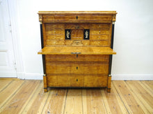 Lade das Bild in den Galerie-Viewer, Biedermeier Sekretär Vollsäulen Birke geflammt Sägefurnier um 1820 restauriert