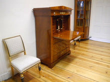 Lade das Bild in den Galerie-Viewer, Konischer Biedermeier Sekretär Mahagoni mit Schinkeldach um1815 Top restauriert