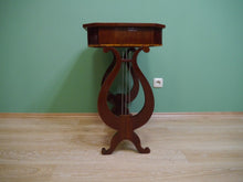 Lade das Bild in den Galerie-Viewer, Biedermeier Doppel Lyra Nähtisch Mahagoni um 1820 restauriert