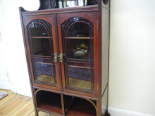 Lade das Bild in den Galerie-Viewer, Jugendstil Mahagoni Vertiko Bücherschrank Vitrine Schrank geschnitzt um 1900