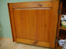 Lade das Bild in den Galerie-Viewer, Biedermeier Eckvitrine Eckschrank Vitrine Kirschbaum restauriert um 1820