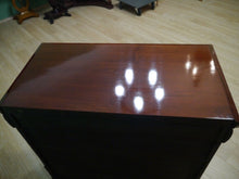 Lade das Bild in den Galerie-Viewer, Empire Biedermeier Säulen Kommode Mahagoni um 1820 frisch restauriert