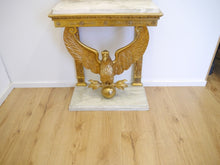 Lade das Bild in den Galerie-Viewer, Empire Biedermeier Spiegel mit Adler Konsole vergoldet original um 1810
