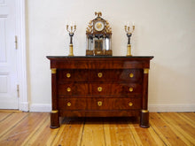Lade das Bild in den Galerie-Viewer, Biedermeier Kommode Mahagoni Vollsäulen Belgischer Marmor um 1820 restauriert