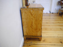 Lade das Bild in den Galerie-Viewer, Empire Biedermeier Kommode Birke geflammt 1815 restauriert