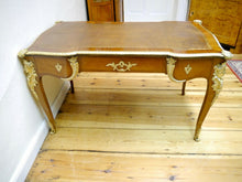 Lade das Bild in den Galerie-Viewer, Barock Rokoko Schreibtisch Sekretär Figuren Rosenholz 1900 restauriert