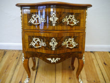 Lade das Bild in den Galerie-Viewer, Barock Kommode Dresdner Barock Nussbaum Wurzelholz um 1870 restauriert