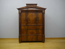 Lade das Bild in den Galerie-Viewer, Biedermeier Sekretär mit Schinkel Fassade Mahagoni um 1820