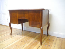 Lade das Bild in den Galerie-Viewer, Schreibtisch Dresdner Barock Nussbaum Wurzelfurnier um 1860 restauriert