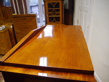 Lade das Bild in den Galerie-Viewer, Konischer Biedermeier Sekretär Mahagoni mit Schinkeldach um1815 Top restauriert