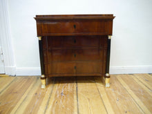 Lade das Bild in den Galerie-Viewer, Empire Biedermeier Säulen Kommode Mahagoni um 1820 frisch restauriert