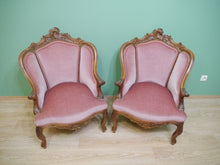 Lade das Bild in den Galerie-Viewer, 2 Bergeren Rokoko Armlehnen Stühle Sessel Nussbaum massiv Schellack um 1860