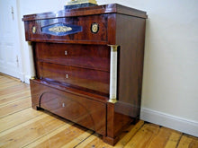 Lade das Bild in den Galerie-Viewer, Empire Biedermeier Säulen Kommode mit Schreibfach Mahagoni um 1815 Signatur