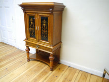 Lade das Bild in den Galerie-Viewer, Gründerzeit Kabinett Schrank Stollenschrank Stollenkabinett Nussbaum um 1880