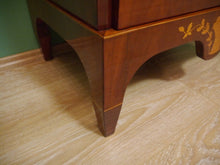 Lade das Bild in den Galerie-Viewer, Empire Biedermeier Kommode Mahagoni figürliche Intarsien poliert um 1810