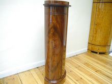 Lade das Bild in den Galerie-Viewer, Empire Biedermeier Pfeiler Tonnen Schrank Säule Podest Regal Mahagoni 1820