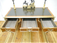 Lade das Bild in den Galerie-Viewer, Bureau Plat Schreibtisch Sekretär Figuren Bronze Rosenholz 1900 restauriert