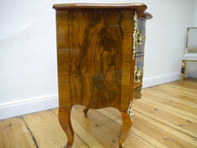 Lade das Bild in den Galerie-Viewer, Barock Kommode Dresdner Barock Nussbaum Wurzelholz um 1870 restauriert