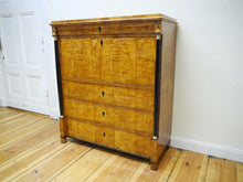 Lade das Bild in den Galerie-Viewer, Biedermeier Sekretär Vollsäulen Birke geflammt Sägefurnier um 1820 restauriert