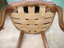 Lade das Bild in den Galerie-Viewer, 4 Rokoko Stühle Nussbaum massiv geschnitzt Schellack um 1860