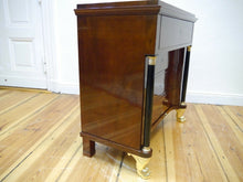 Lade das Bild in den Galerie-Viewer, Empire Biedermeier Säulen Kommode Mahagoni um 1820 frisch restauriert