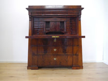 Lade das Bild in den Galerie-Viewer, Konischer Biedermeier Sekretär Mahagoni mit Schinkeldach um1820 Geheimfächer