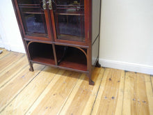 Lade das Bild in den Galerie-Viewer, Jugendstil Mahagoni Vertiko Bücherschrank Vitrine Schrank geschnitzt um 1900