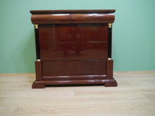 Lade das Bild in den Galerie-Viewer, Empire Biedermeier Säulen Kommode Mahagoni um 1820 frisch restauriert