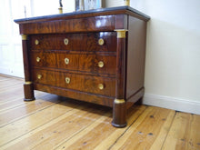 Lade das Bild in den Galerie-Viewer, Biedermeier Kommode Mahagoni Vollsäulen Belgischer Marmor um 1820 restauriert