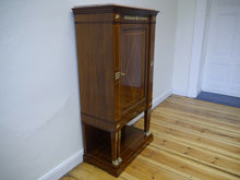 Lade das Bild in den Galerie-Viewer, Empire Biedermeier Pfeiler Schrank Säule Podest Mahagoni um 1900