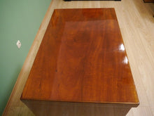 Lade das Bild in den Galerie-Viewer, Empire Biedermeier Kommode Mahagoni figürliche Intarsien poliert um 1810