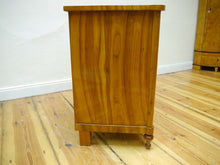 Lade das Bild in den Galerie-Viewer, Biedermeier Kommode Kirschbaum um 1825 restauriert Schellack handpoliert