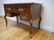 Lade das Bild in den Galerie-Viewer, Schreibtisch Dresdner Barock Nussbaum Wurzelfurnier um 1860 restauriert
