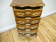 Lade das Bild in den Galerie-Viewer, Barock Kommode Dresdner Barock Nussbaum verzierte Bronze Beschläge um 1870
