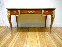 Lade das Bild in den Galerie-Viewer, Barock Rokoko Schreibtisch Sekretär Figuren Rosenholz 1900 restauriert