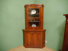 Lade das Bild in den Galerie-Viewer, Biedermeier Eckvitrine Eckschrank Vitrine Kirschbaum restauriert um 1820
