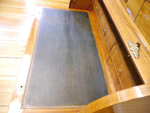 Lade das Bild in den Galerie-Viewer, Biedermeier Sekretär Rosenholz auf Eiche furniert Schellack poliert um 1800