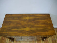 Lade das Bild in den Galerie-Viewer, Biedermeier Kommode Nussbaum Wurzelholz gebauchte Front Vollsäulen um 1820