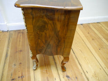 Lade das Bild in den Galerie-Viewer, Barock Kommode Dresdner Barock Nussbaum Wurzelholz um 1870 restauriert