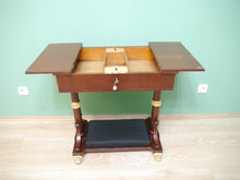 Lade das Bild in den Galerie-Viewer, Biedermeier Empire Nähtisch Mahagoni blattvergoldet um 1820 restauriert
