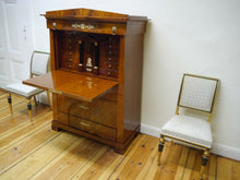 Lade das Bild in den Galerie-Viewer, Konischer Biedermeier Sekretär Mahagoni mit Schinkeldach um1815 Top restauriert
