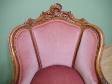 Lade das Bild in den Galerie-Viewer, 2 Bergeren Rokoko Armlehnen Stühle Sessel Nussbaum massiv Schellack um 1860