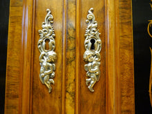 Lade das Bild in den Galerie-Viewer, Gründerzeit Kabinett Schrank Stollenschrank Stollenkabinett Nussbaum um 1880