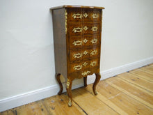 Lade das Bild in den Galerie-Viewer, Barock Kommode Dresdner Barock Nussbaum verzierte Bronze Beschläge um 1870