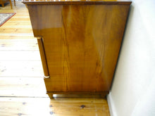 Lade das Bild in den Galerie-Viewer, Biedermeier Kommode Nussbaum Wurzelholz gebauchte Front Vollsäulen um 1820